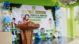 Ketua Yayasan Al-Muhajirin, Dr. Hj. Ifa Faizah Rohmah, M.Pd menyampaikan sambutan pada Haflatul Ikhtitam MI Al-Muhajirin Angkatan ke-5 di Al-Muhajirin Kampus IV, Sukatani, Purwakarta, Selasa 17 Juni 2025