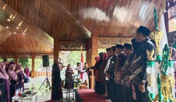 DPD LASQI Nusantara Jaya Kabupaten Purwakarta menggelar pelantikan 11 Dewan Pimpinan Kecamatan (DPK) LASQI NJ se-Kabupaten Purwakarta, bertempat di Taman Maya Datar, kompleks Pemda Purwakarta, Minggu 18 Mei 2025. Prosesi pelantikan dipimpin langsung oleh Ketua Umum DPD LASQI NJ Kabupaten Purwakarta, Dr. Hj. Ifa Faizah Rohmah, M.Pd